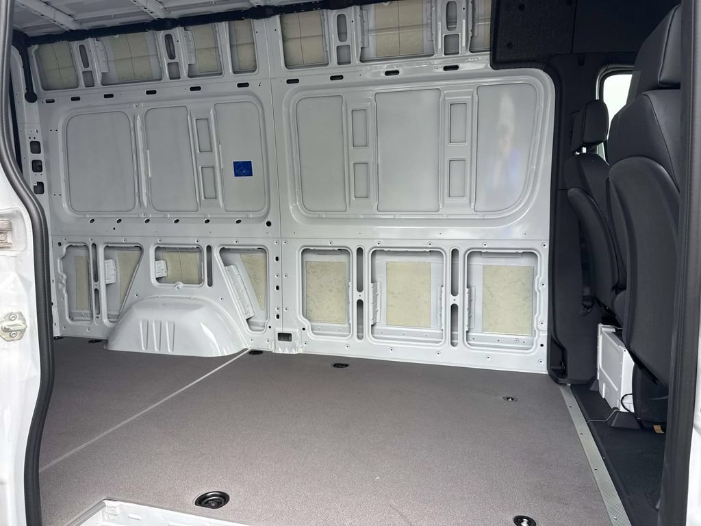 Used 2025 Mercedes-Benz Sprinter 2500 image 6
