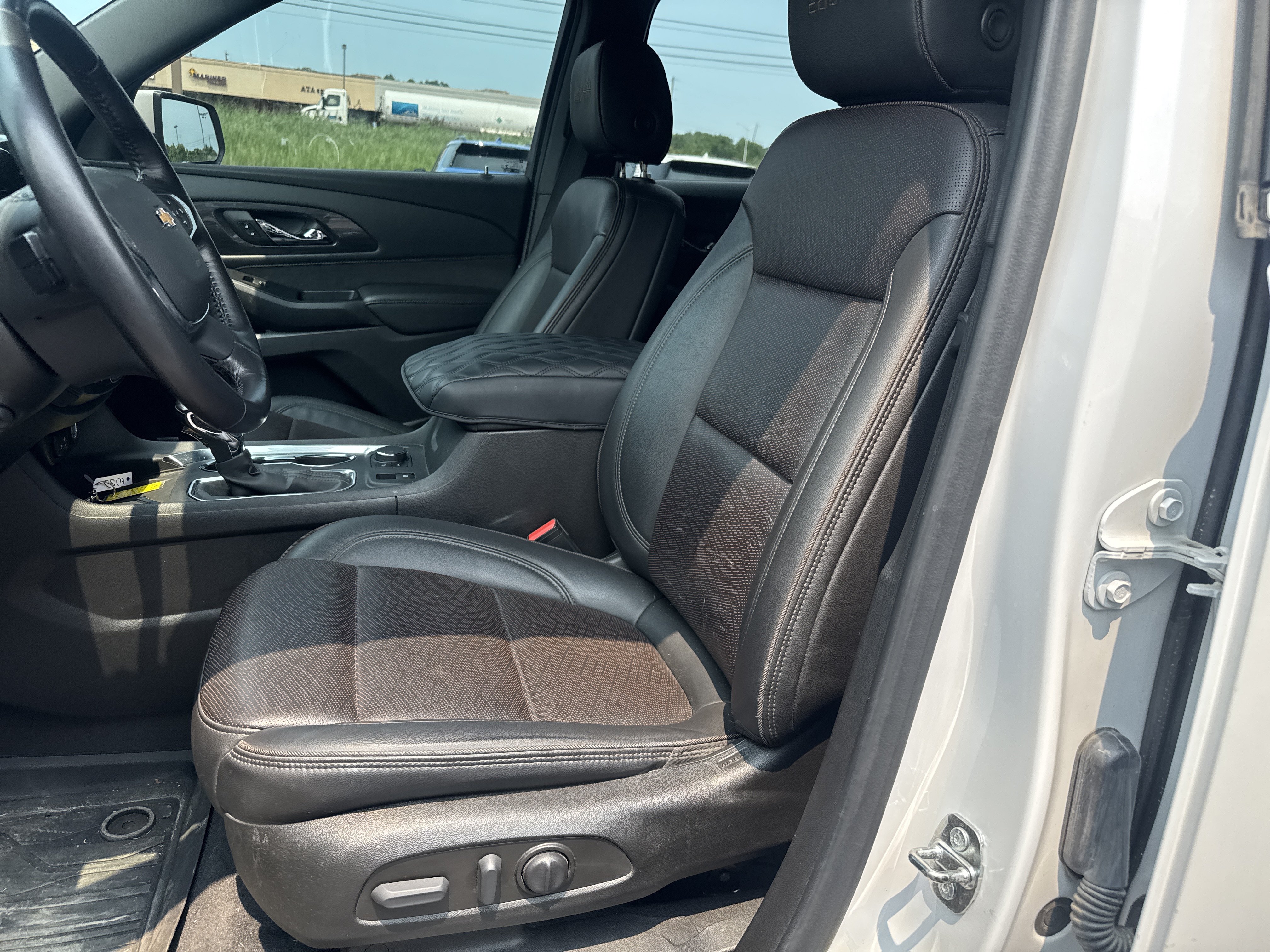 Used 2022 Chevrolet Traverse High Country w/ LPO, Floor Liner Package AWD/4WD image 12