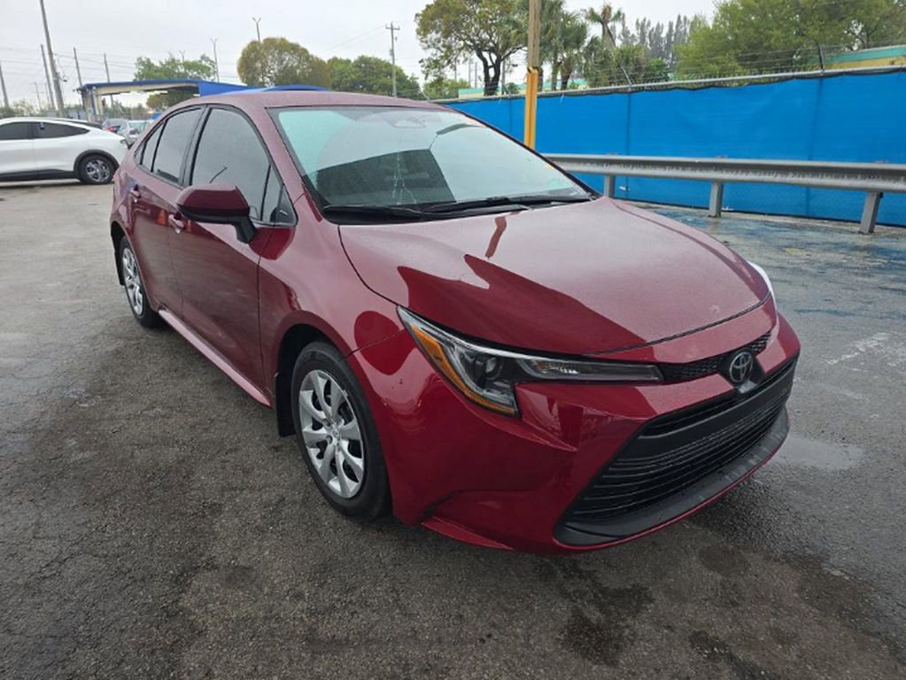 Used 2025 Toyota Corolla LE image 3