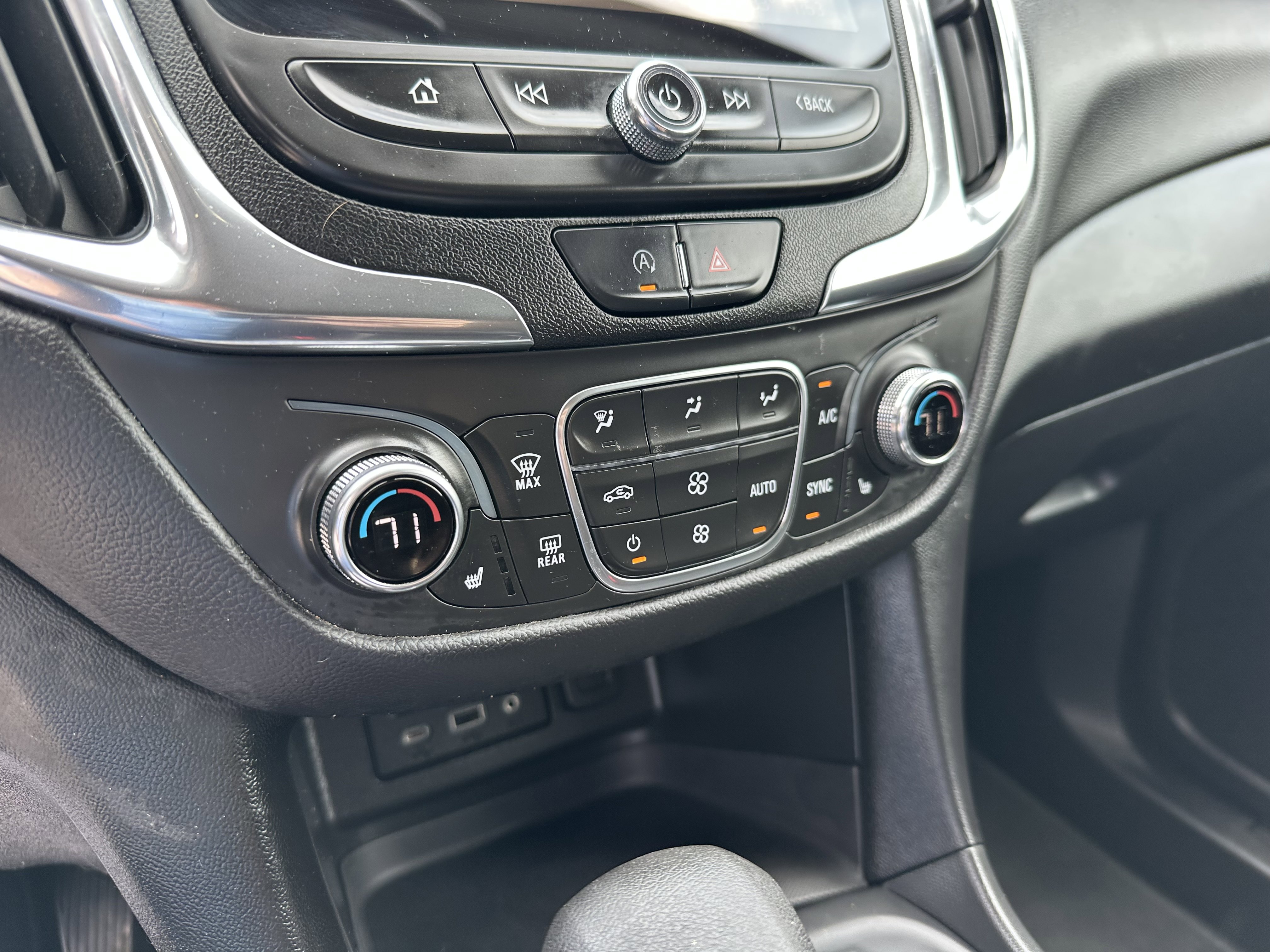Used 2023 Chevrolet Equinox LT AWD/4WD image 17
