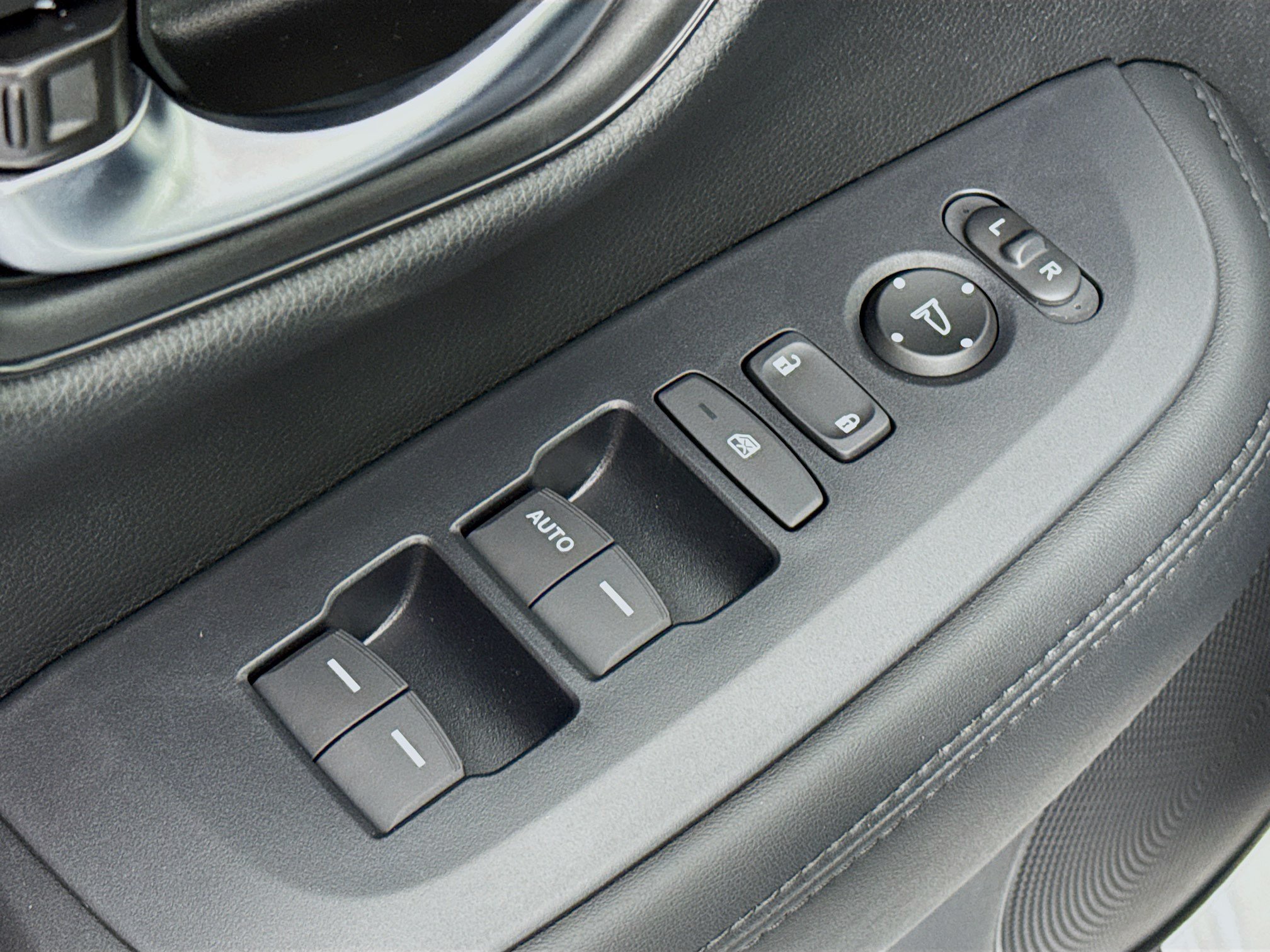 New 2027 Honda HR-V LX image 17
