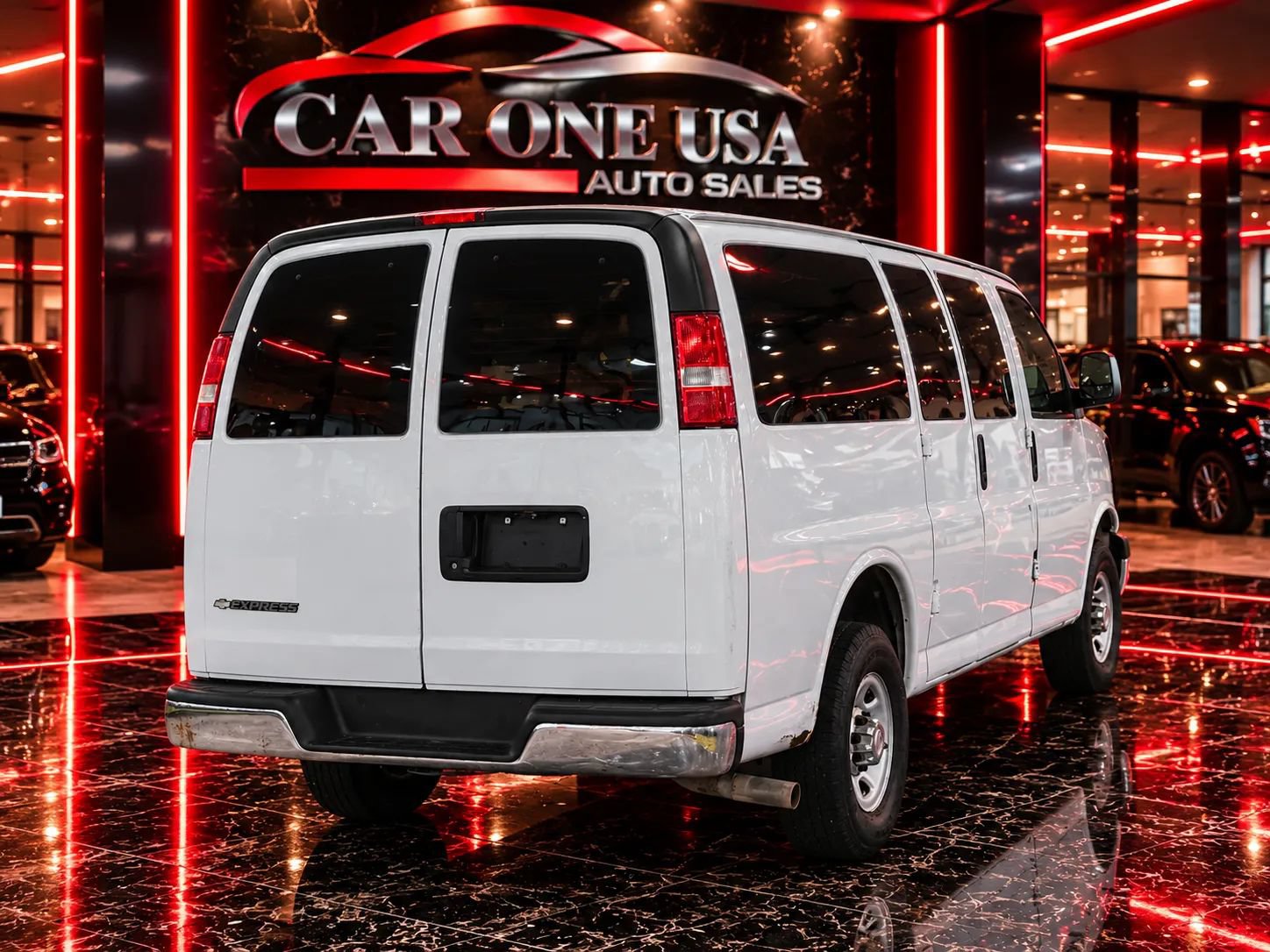 Used 2015 Chevrolet Express 2500 LT w/ LT Preferred Equipment Group RWD image 3