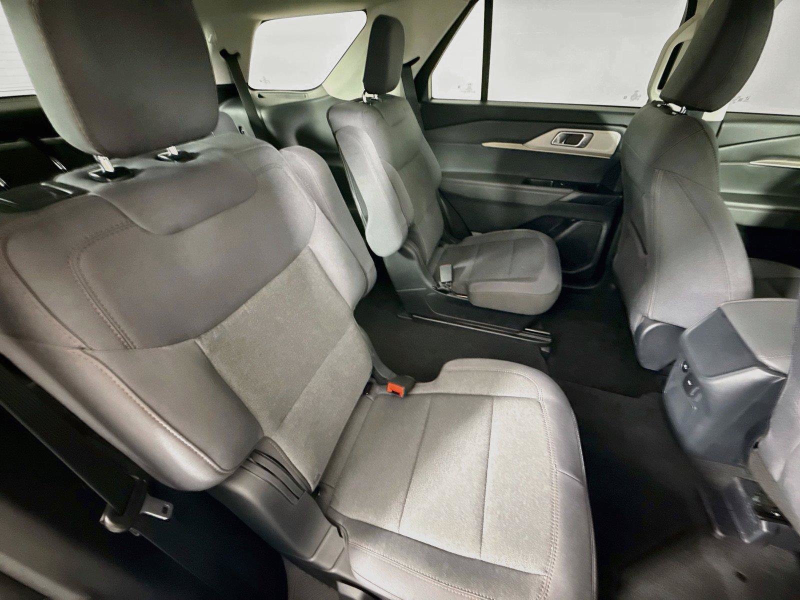 Used 2025 Ford Explorer Active RWD image 30