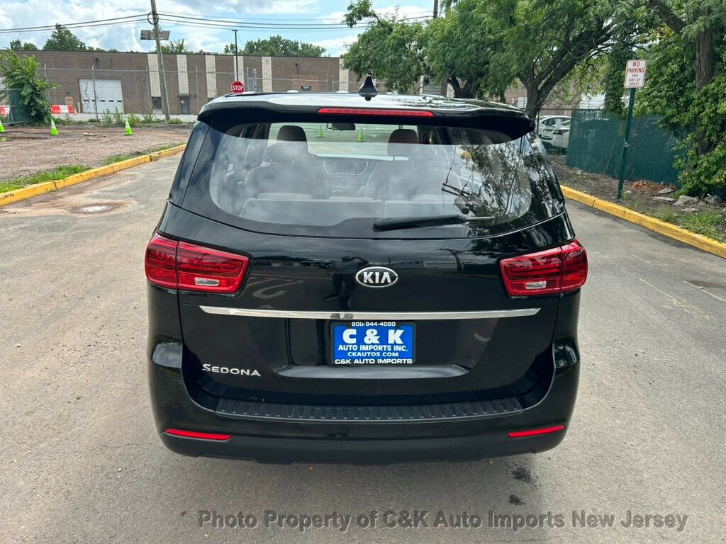 Used 2019 Kia Sedona L FWD image 13