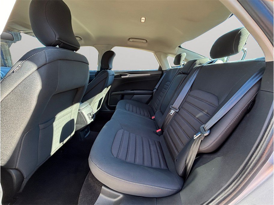 Used 2019 Ford Fusion SE FWD image 31