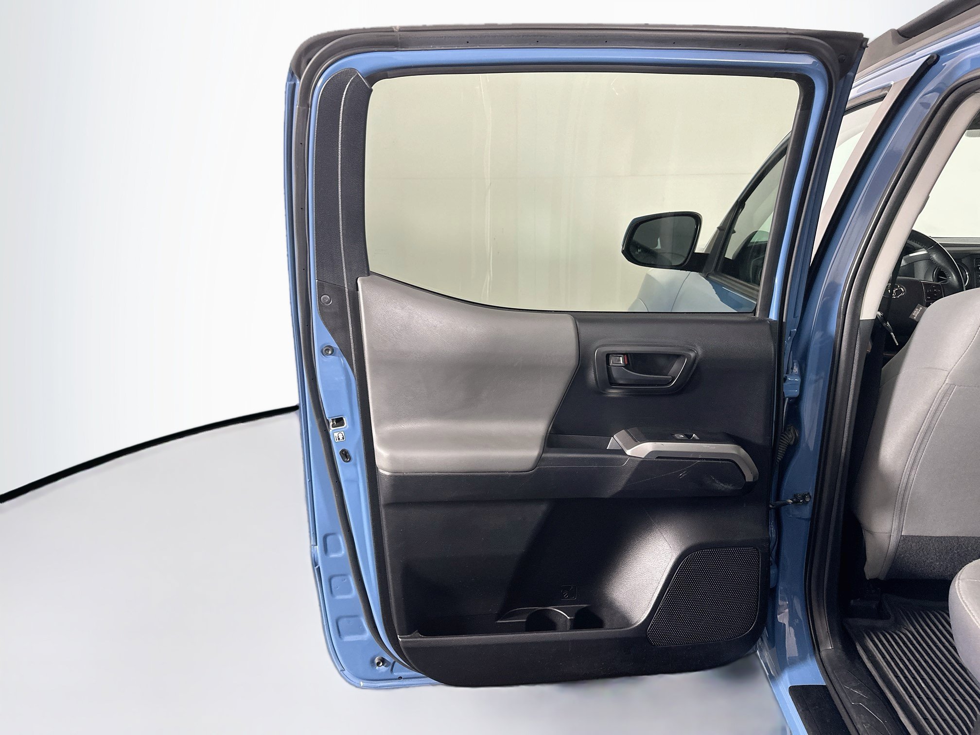 Used 2019 Toyota Tacoma SR5 AWD/4WD image 24