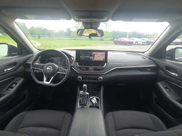 Used 2024 Nissan Altima 2.5 SV w/ SV Premium Package FWD image 16