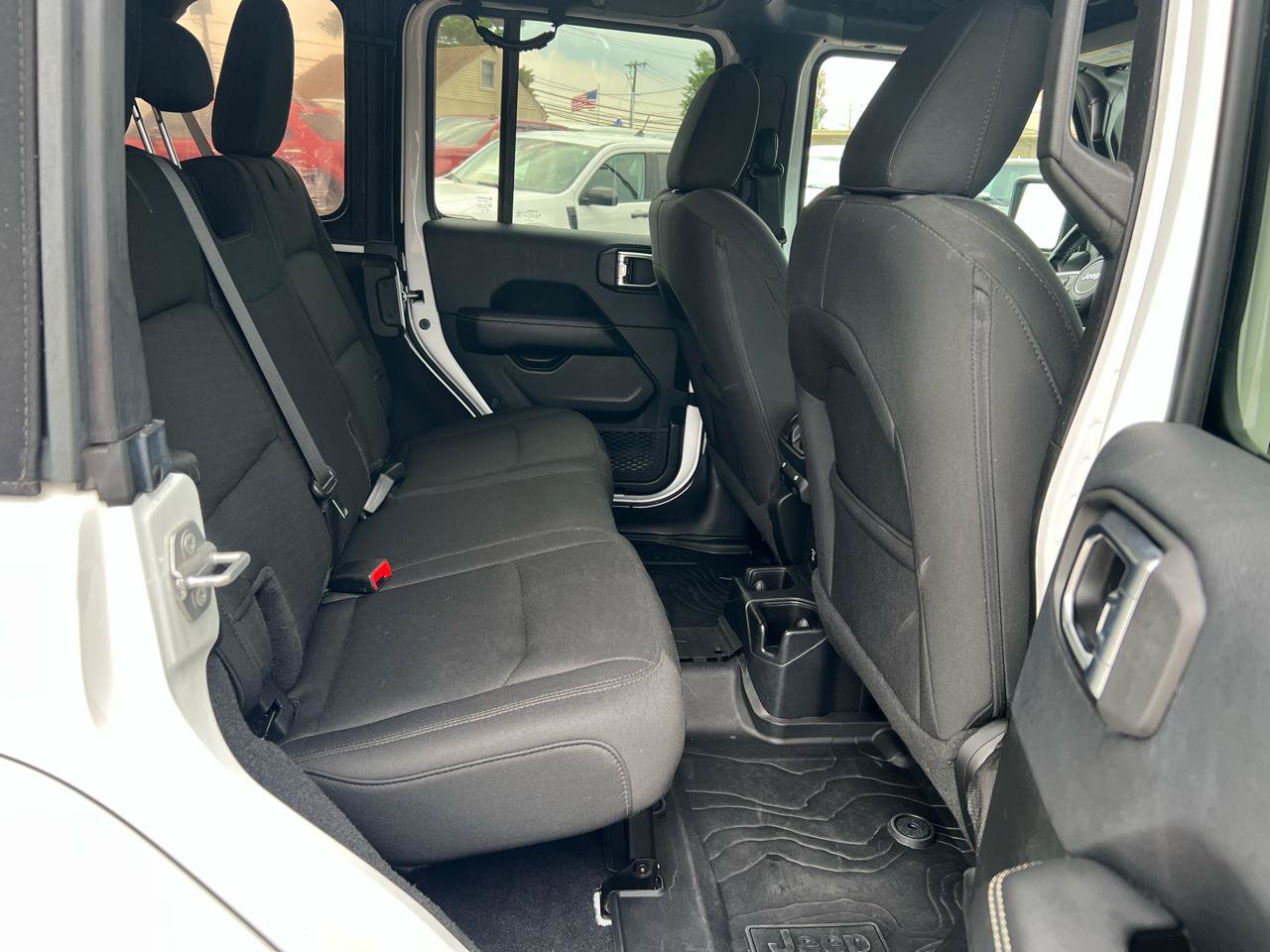 Used 2019 Jeep Wrangler Unlimited Sahara AWD/4WD image 18