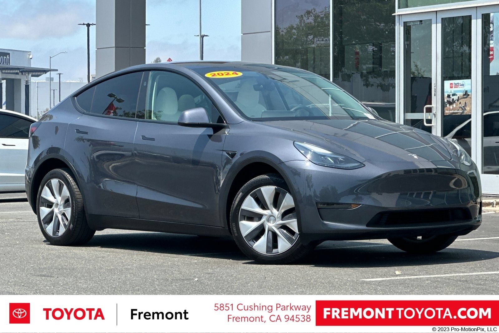Used 2024 Tesla Model Y Long Range AWD/4WD image 1