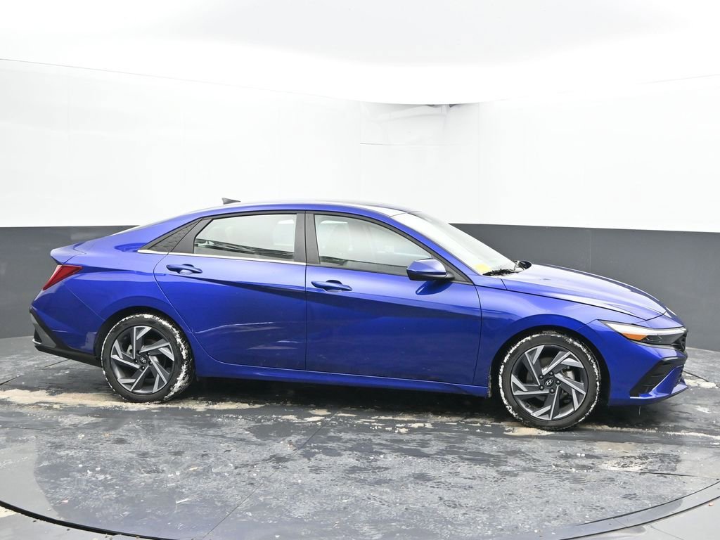 Used 2025 Hyundai Elantra SEL image 12