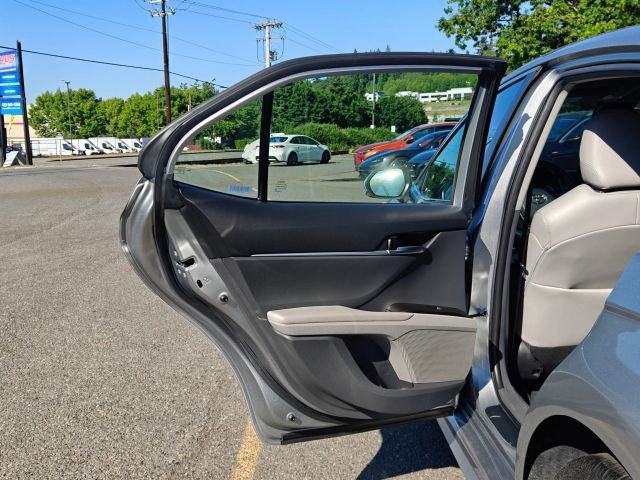 Used 2022 Toyota Camry SE FWD image 32