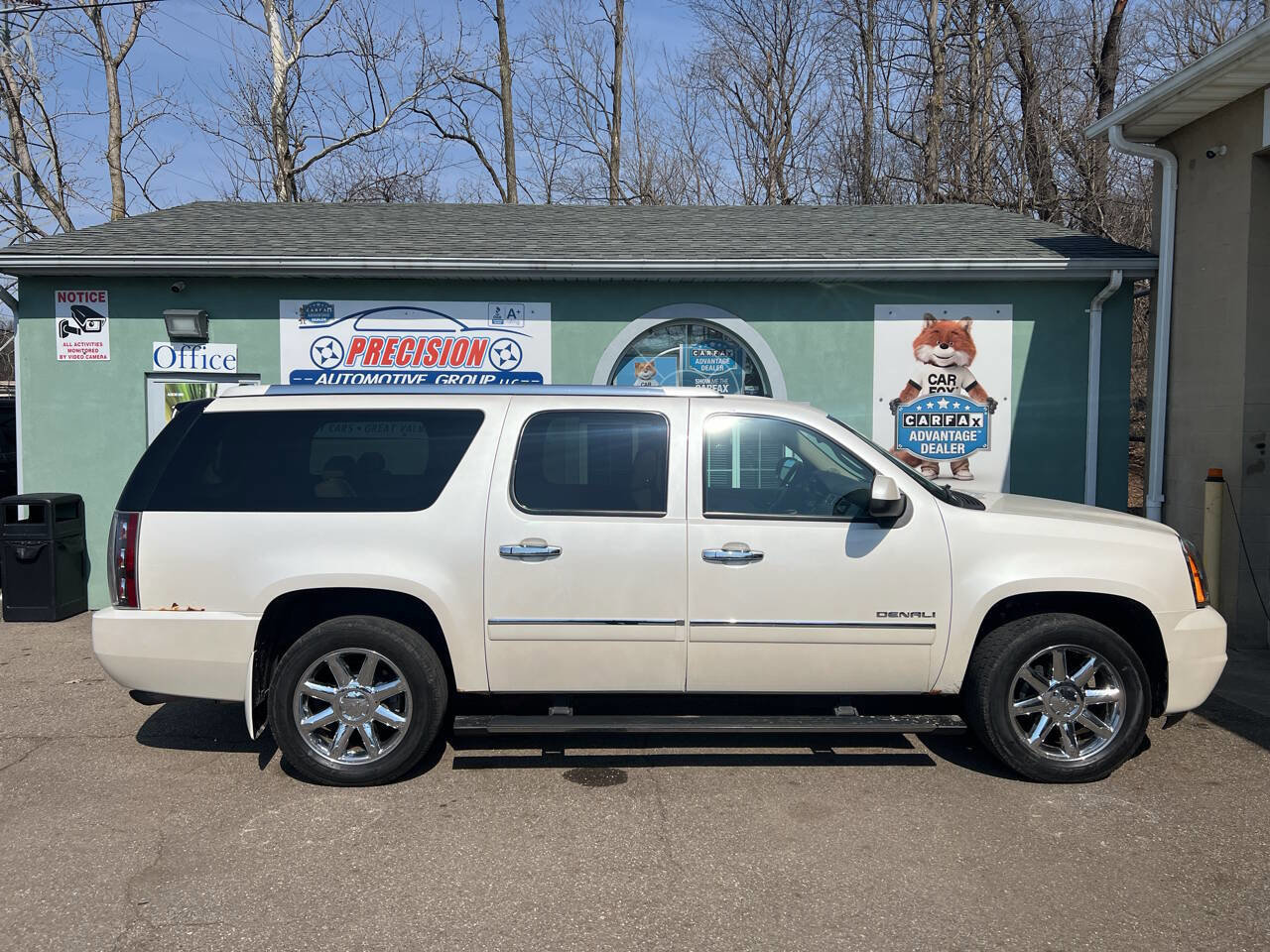 Used 2011 GMC Yukon XL Denali AWD/4WD image 3