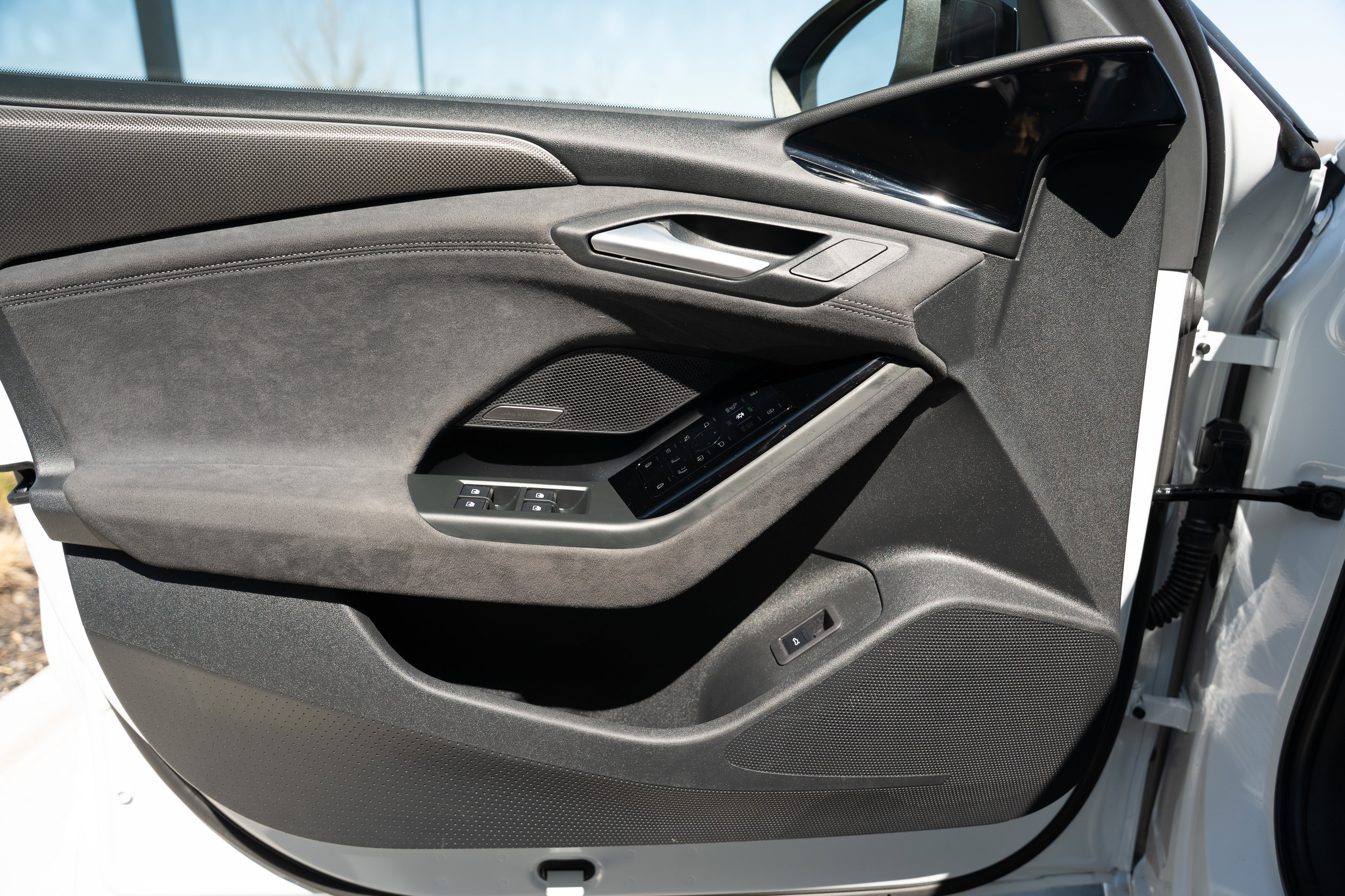 Certified 2025 Audi S6 e-tron Prestige w/ 21" Black Optic Package image 23