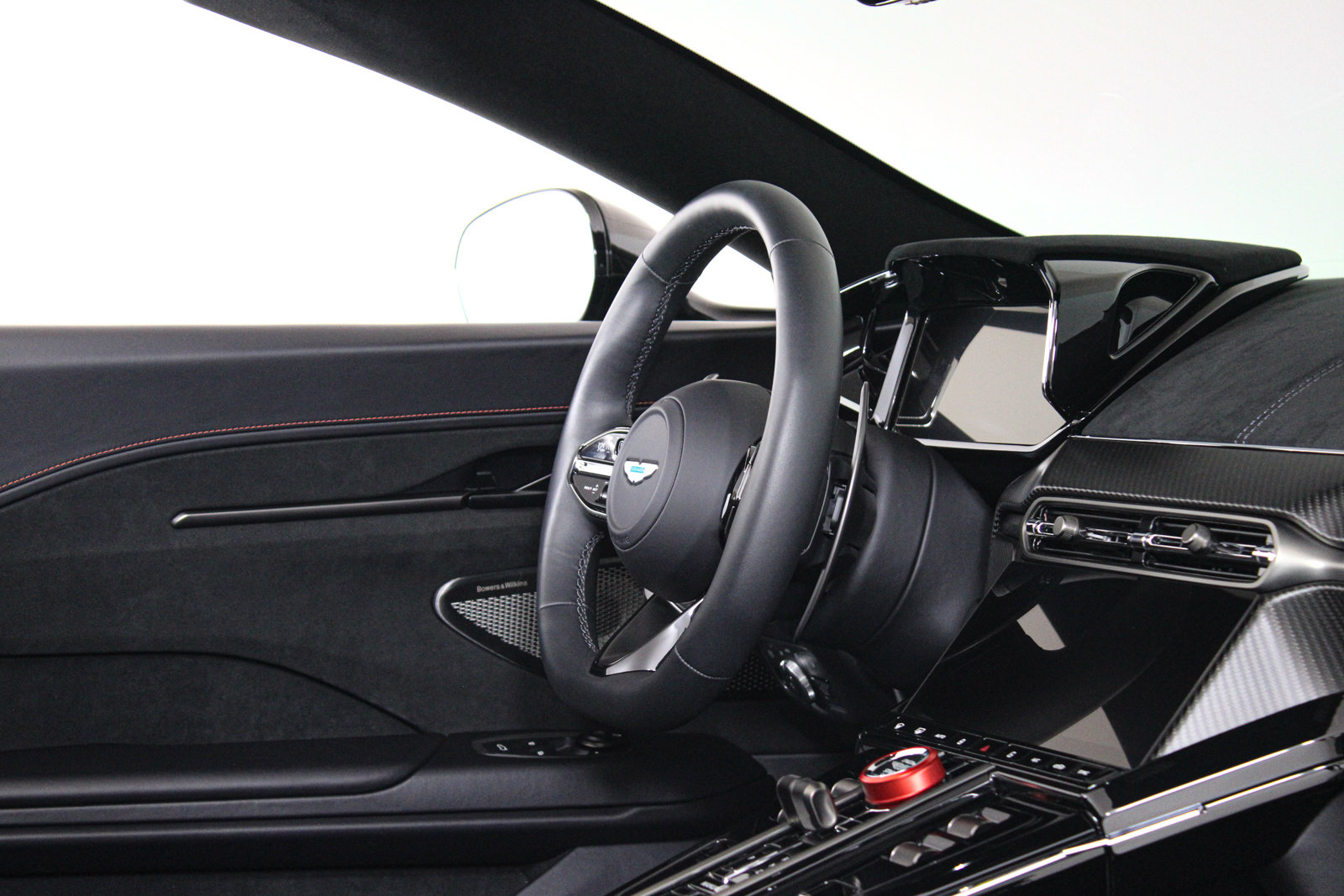 Used 2026 Aston Martin V8 Vantage S RWD image 28