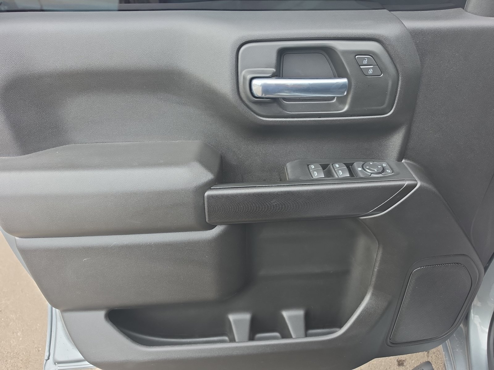 Used 2026 Chevrolet Silverado 1500 Custom w/ Turbomax Blackout Package RWD image 10