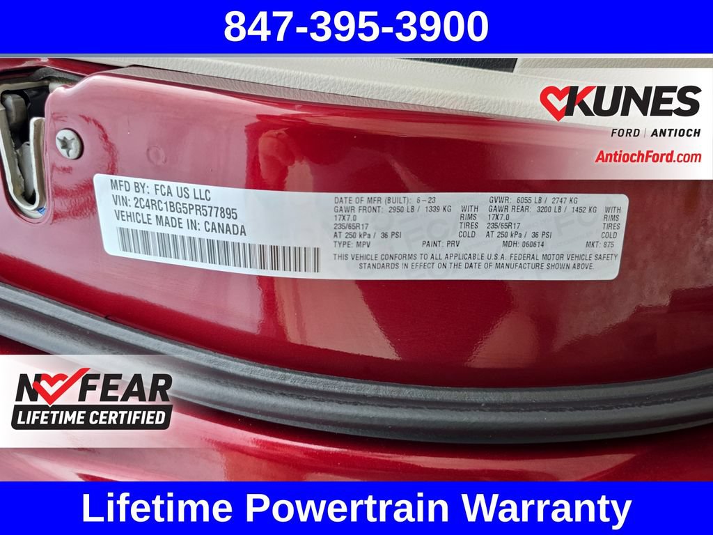 Used 2023 Chrysler Pacifica Touring-L FWD image 30