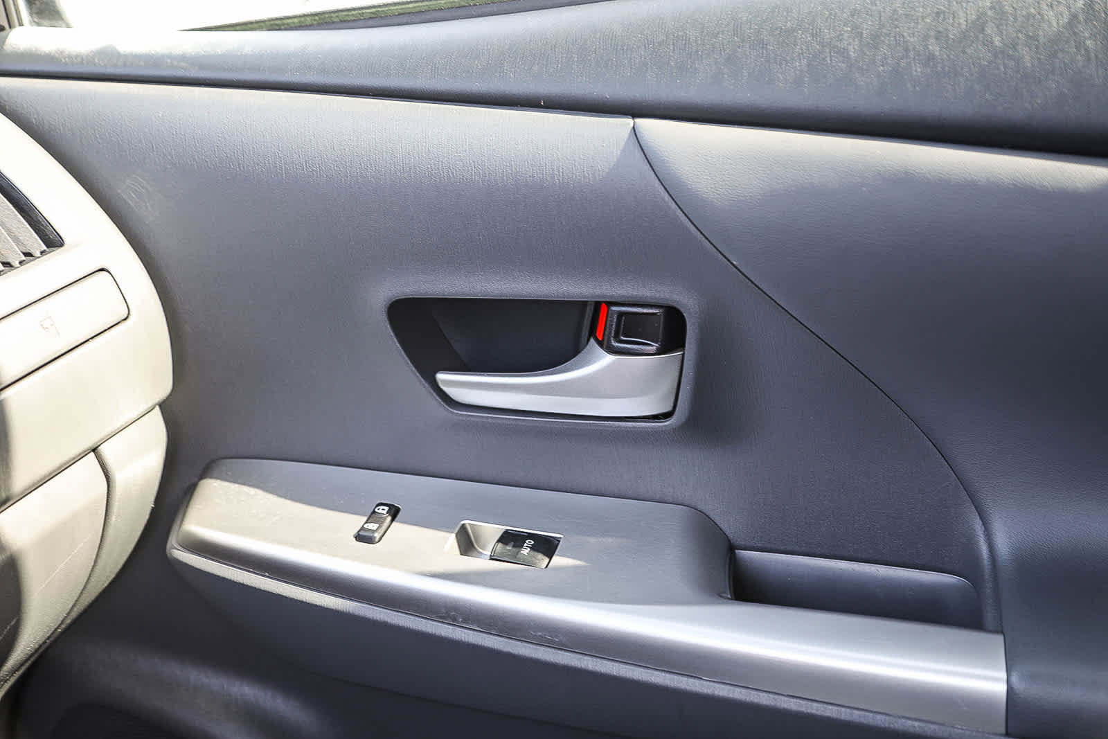 Used 2012 Toyota Prius V Five image 12