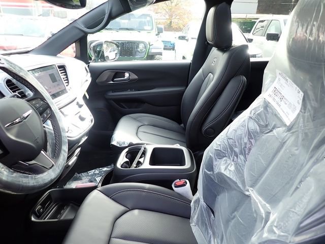 New 2026 Chrysler Pacifica Select w/ S Appearance Package image 12