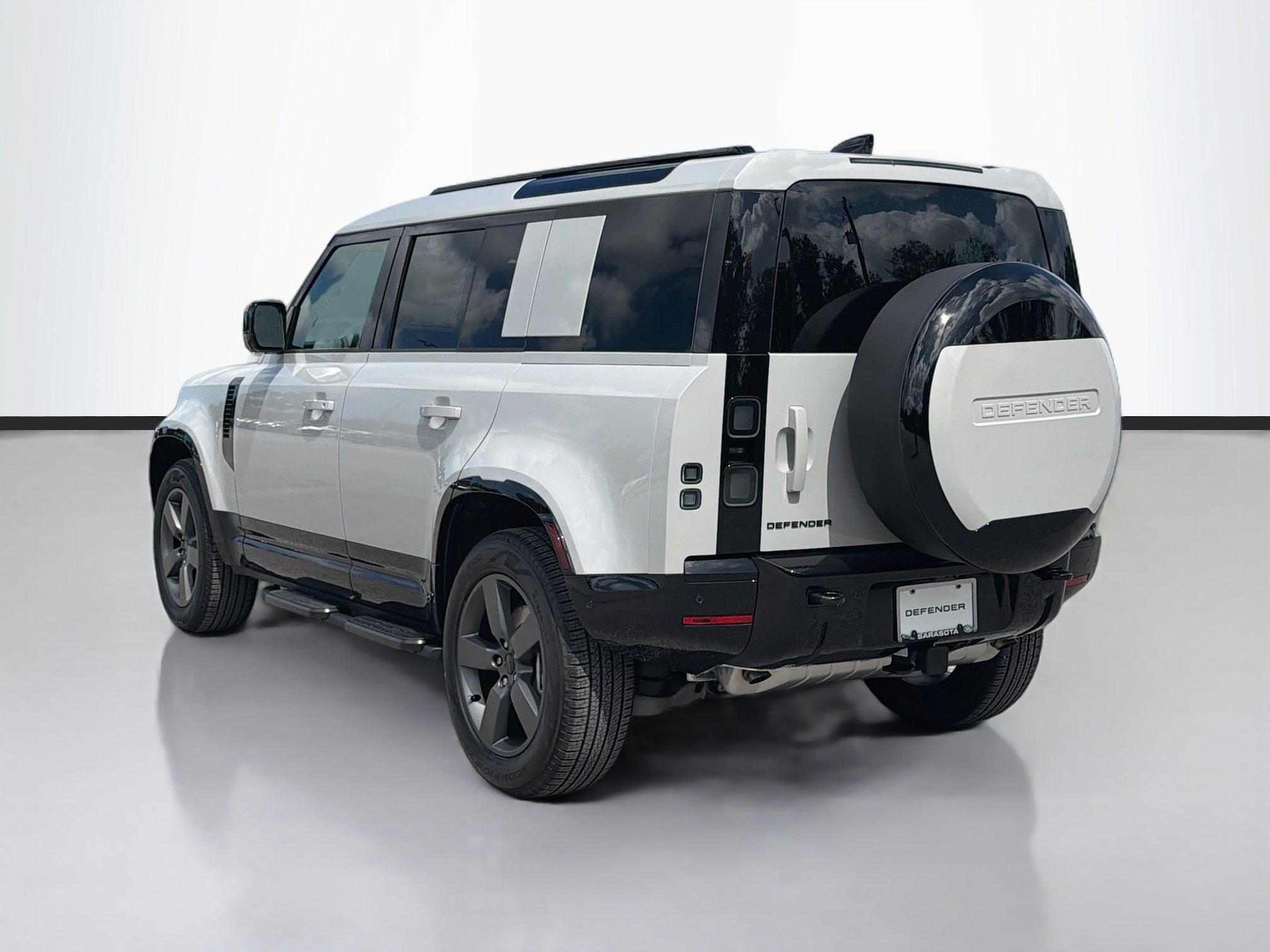 New 2026 Land Rover Defender 110 X-Dynamic SE AWD/4WD image 3