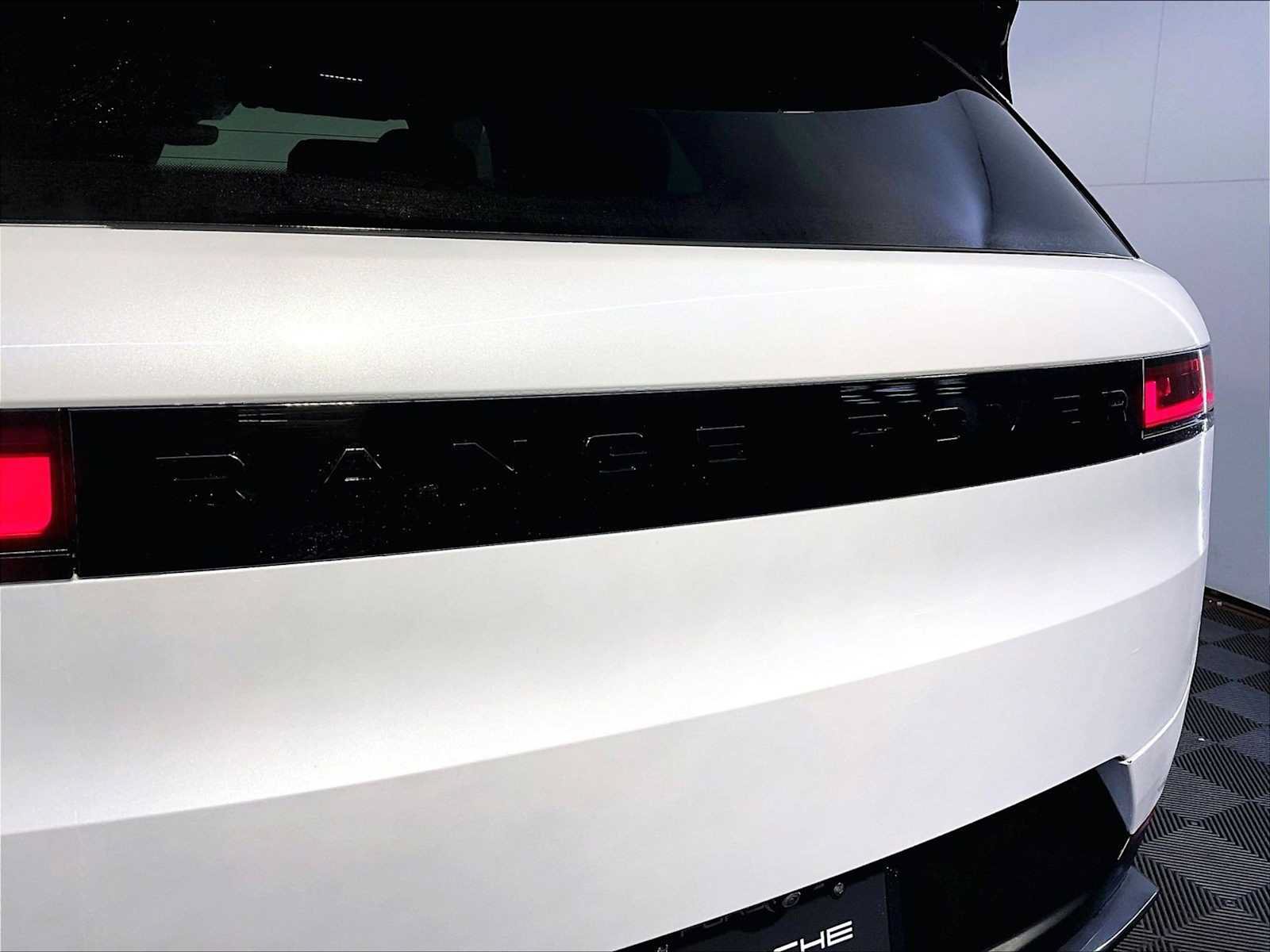 Used 2024 Land Rover Range Rover Sport SE AWD/4WD image 35