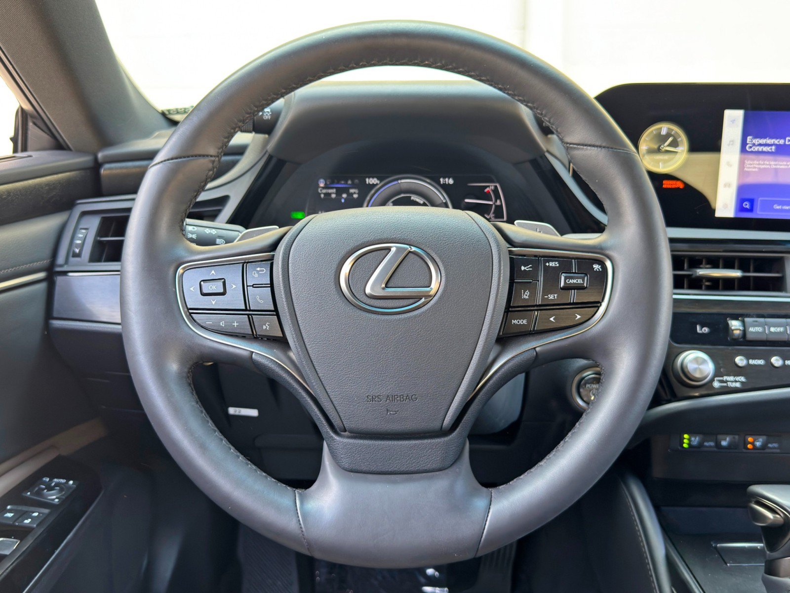 Used 2025 Lexus ES 300h w/ Premium Package FWD image 24