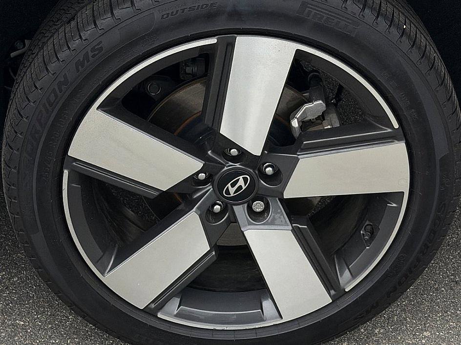 Certified 2025 Hyundai Santa Fe Limited image 5