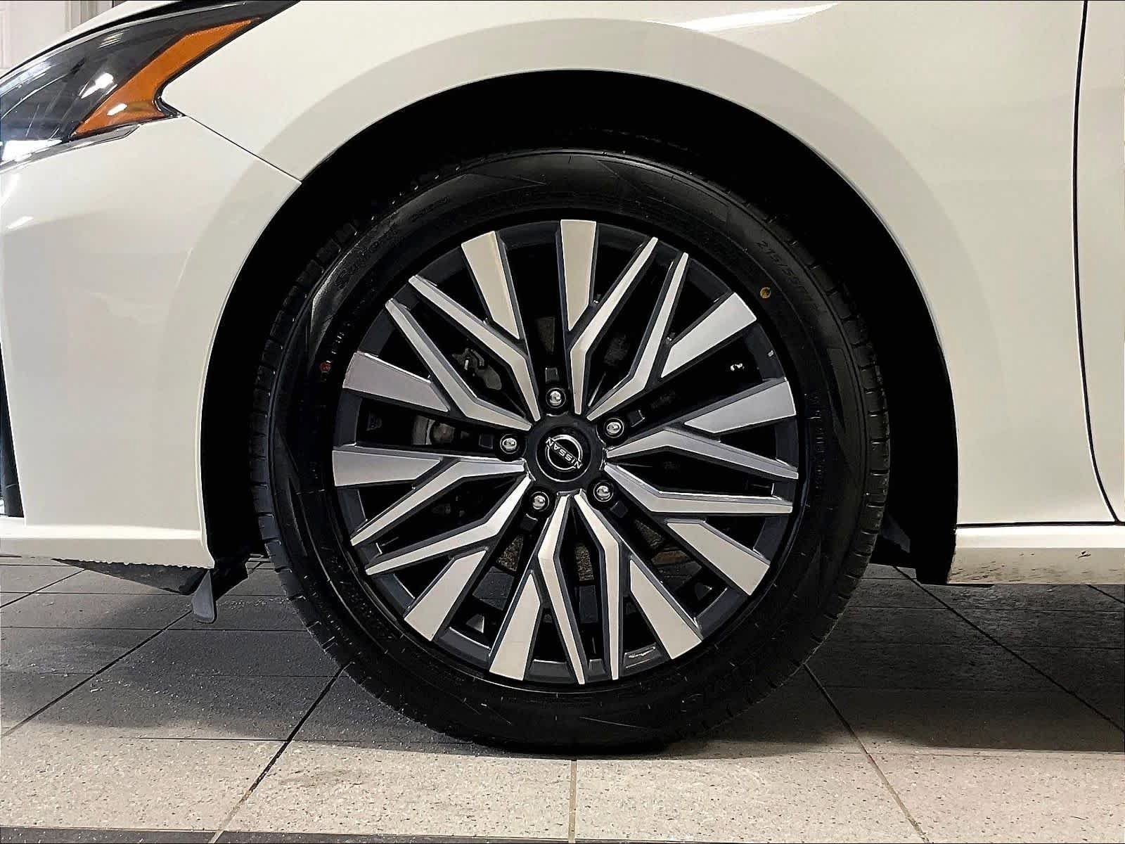Certified 2025 Nissan Altima 2.5 SV FWD image 7