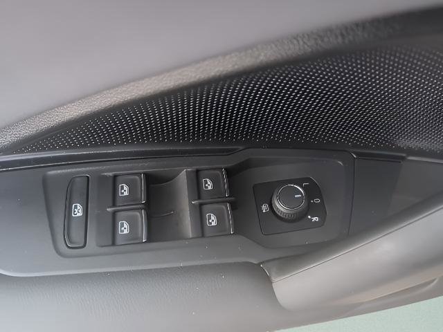 New 2025 Volkswagen Tiguan SE image 7