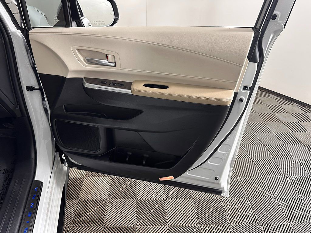 Used 2024 Toyota Sienna Limited FWD image 26