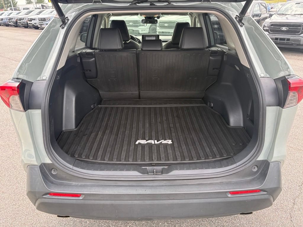 Used 2019 Toyota RAV4 XLE Premium AWD/4WD image 18