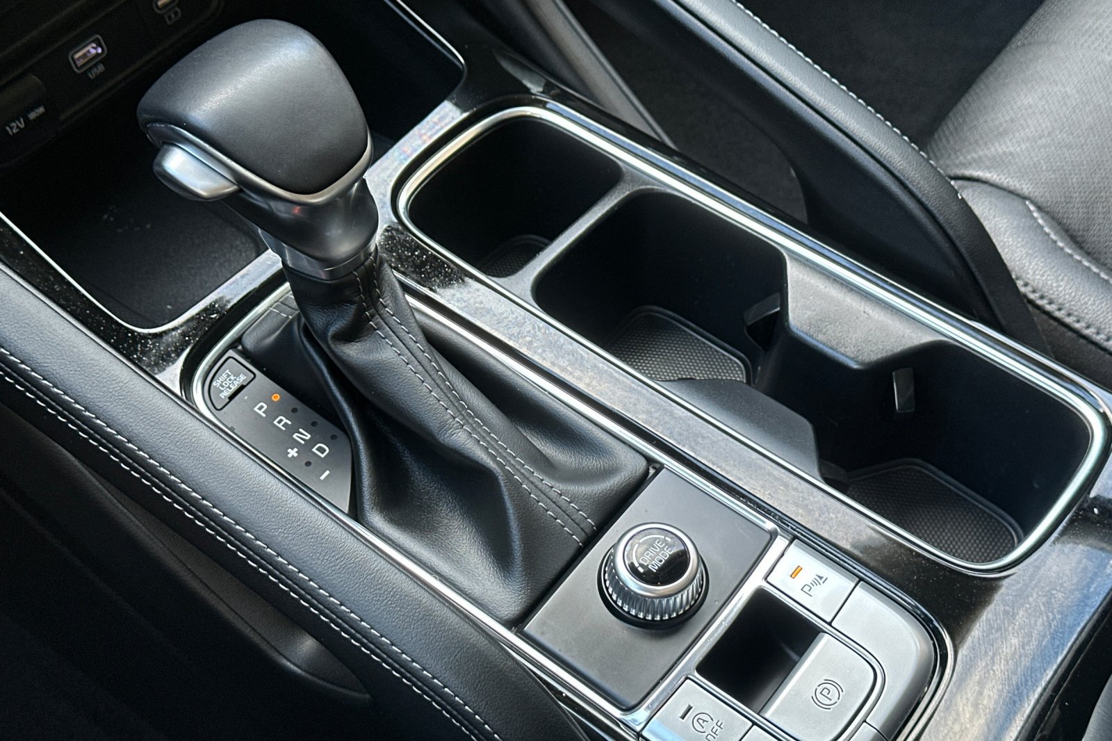 Used 2024 Kia Telluride EX w/ EX Captain's Chair Package FWD image 22