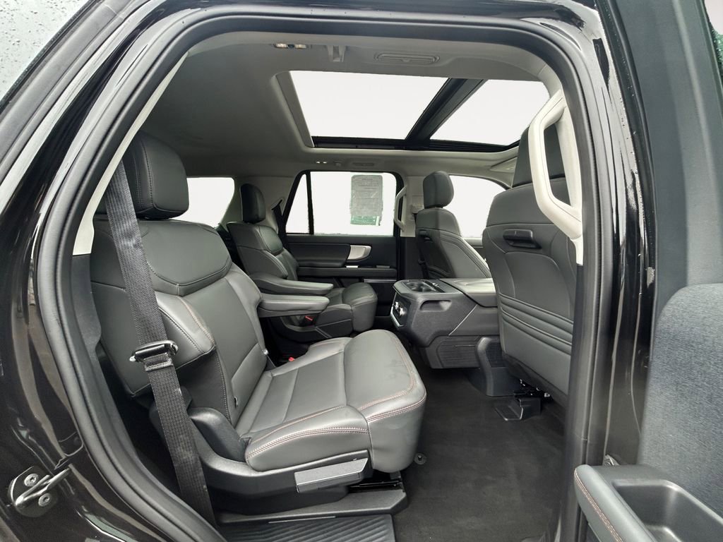 Used 2025 Ford Expedition Active AWD/4WD image 12