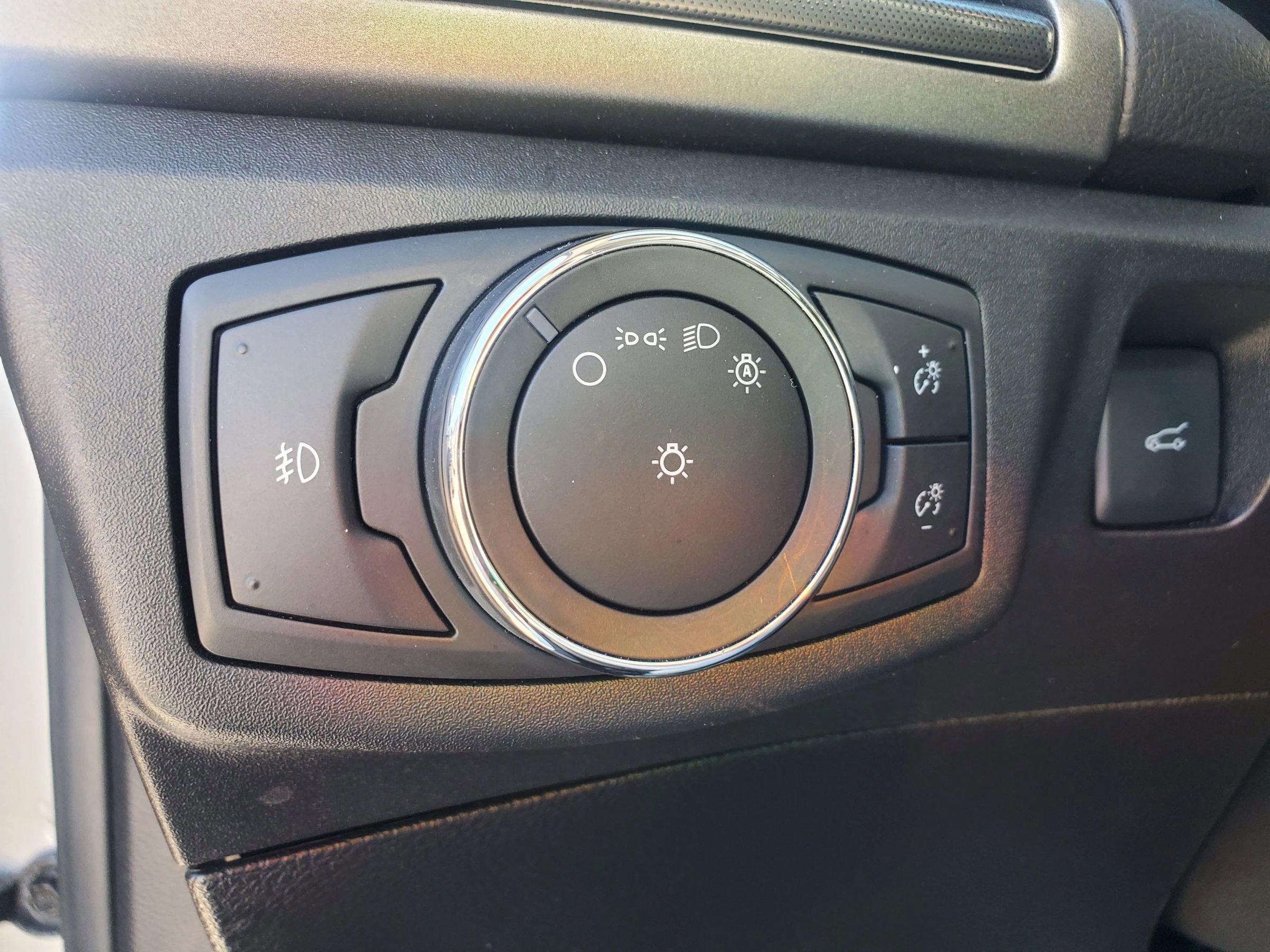 Used 2017 Ford Fusion SE w/ Equipment Group 201A image 42