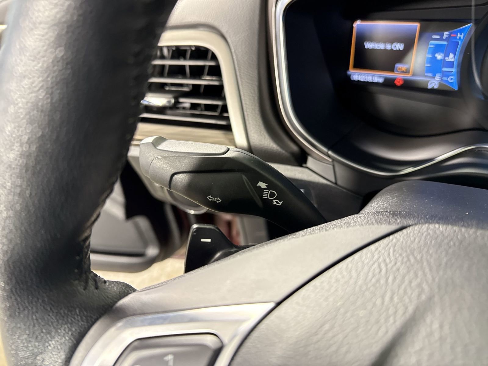 Used 2017 Ford Fusion SE w/ Fusion SE Technology Package image 16