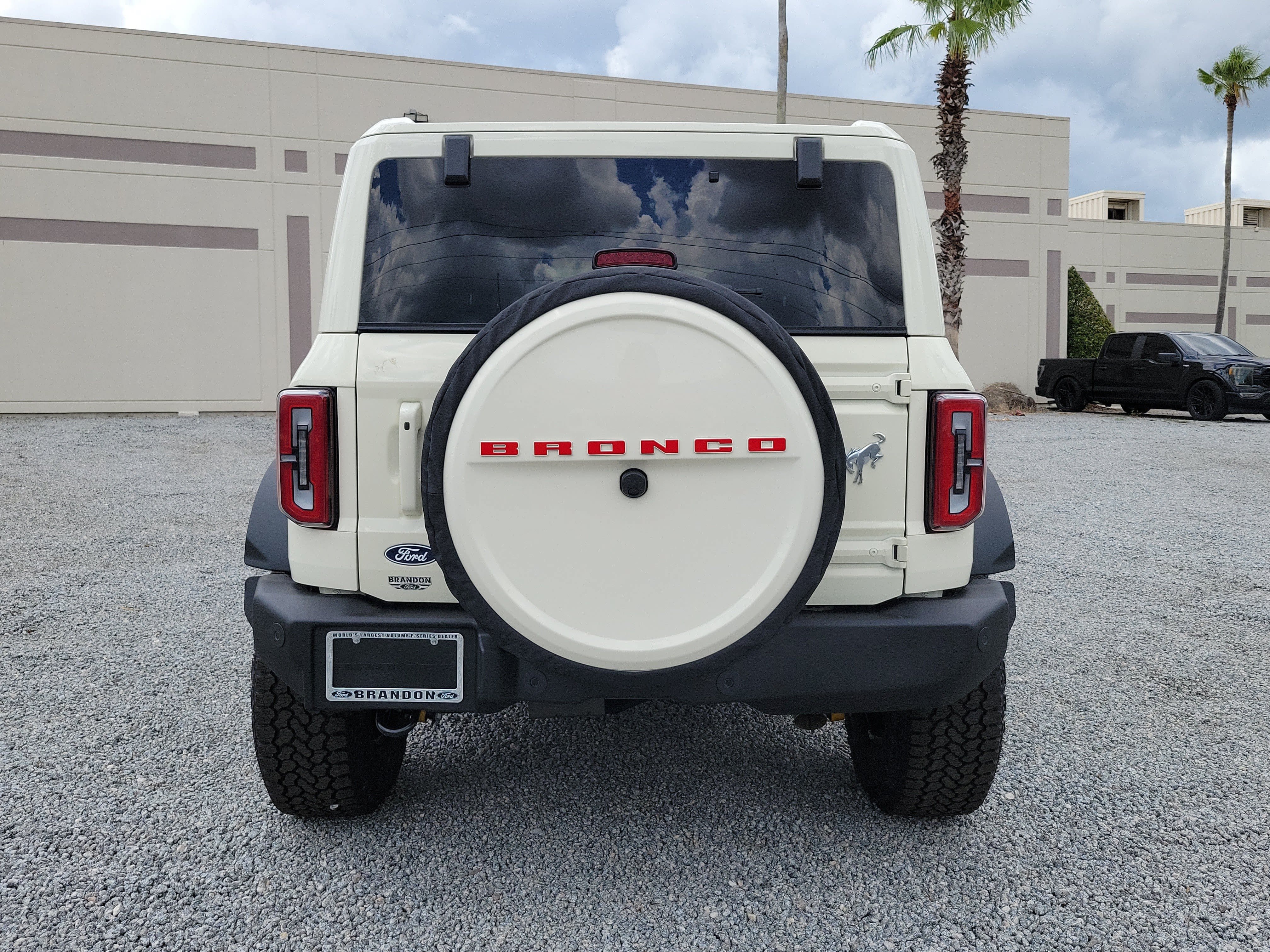 New 2026 Ford Bronco Outer Banks w/ Sasquatch Package AWD/4WD image 9