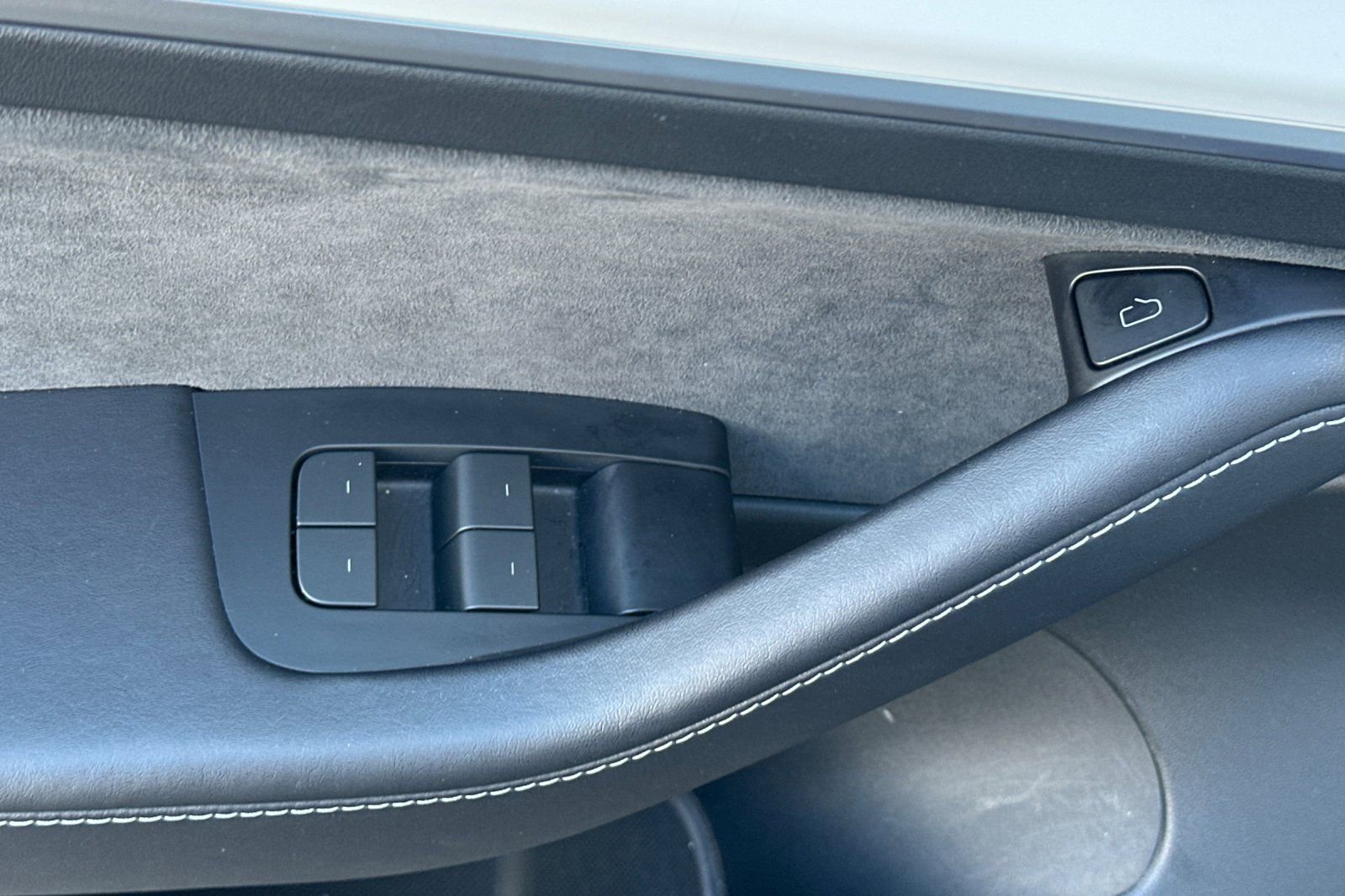 Used 2023 Tesla Model 3 Standard Range image 12