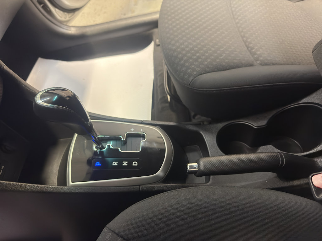 Used 2012 Hyundai Accent SE image 18