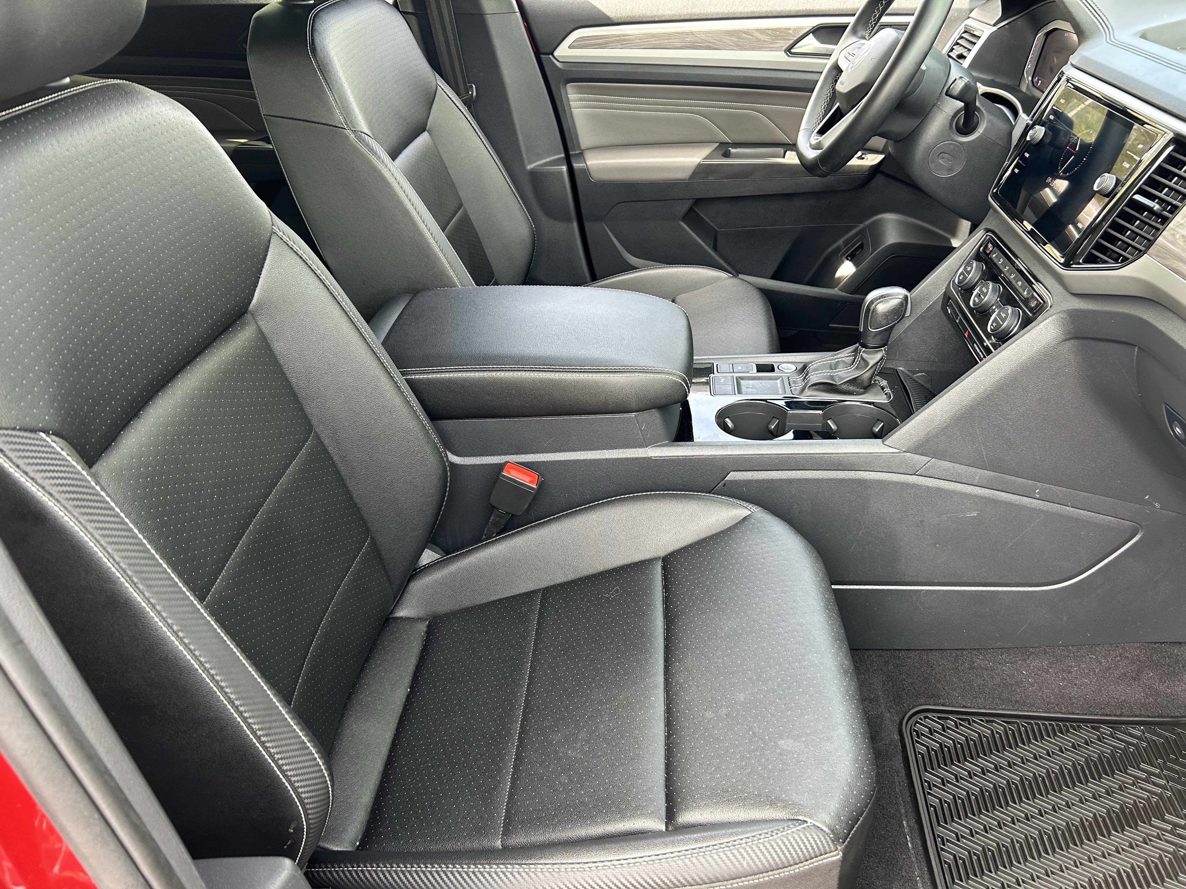 Used 2023 Volkswagen Atlas Cross Sport SE w/ Panoramic Sunroof Package FWD image 9
