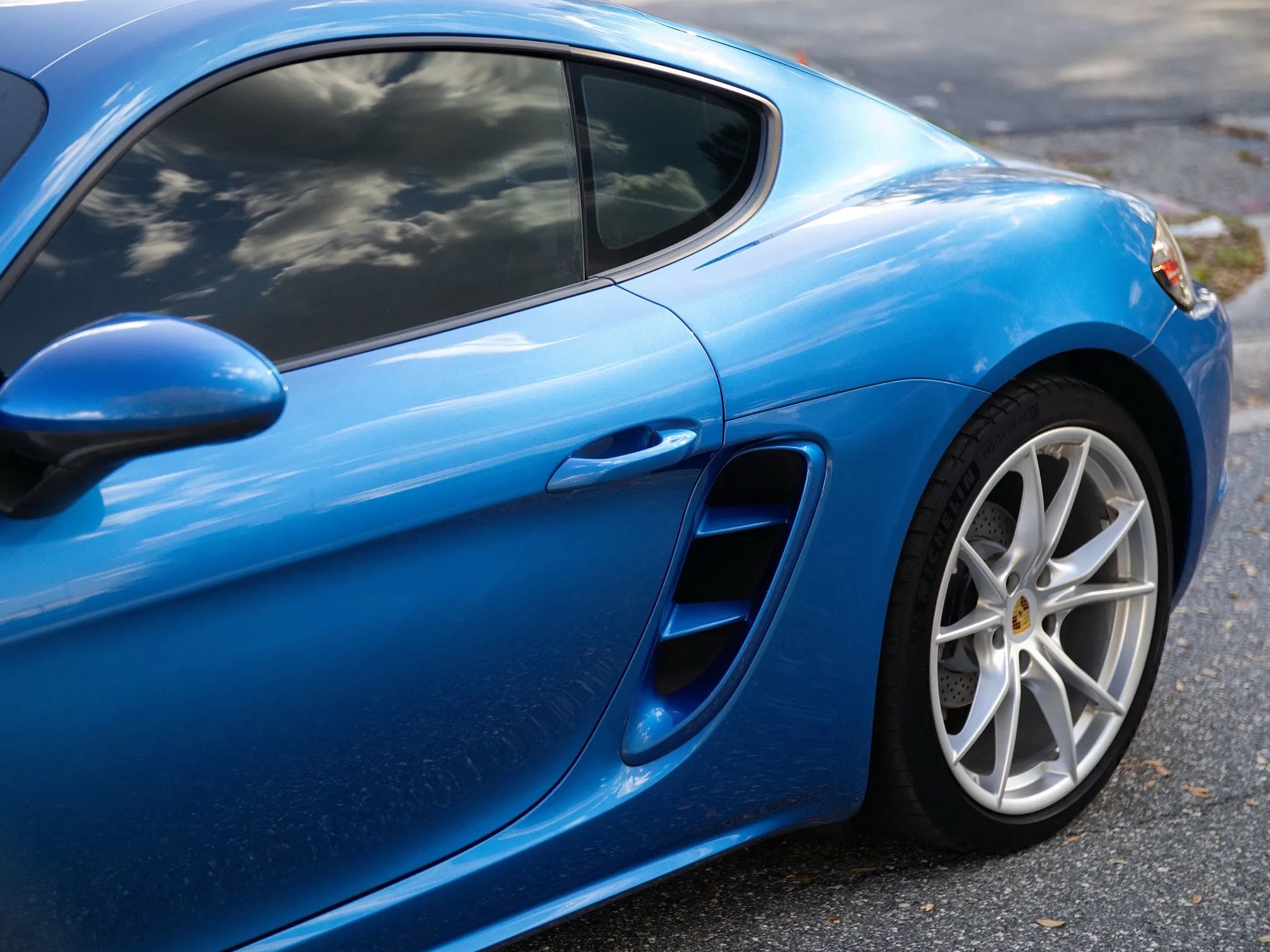 Used 2018 Porsche 718 Cayman RWD image 7