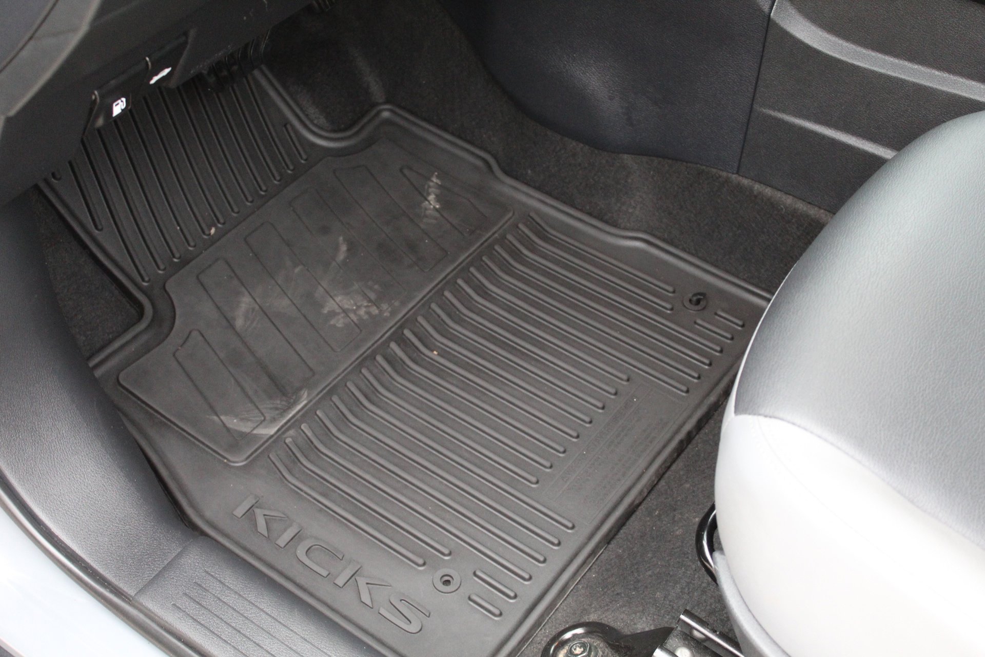 Used 2024 Nissan Kicks SR w/ SR Premium Package image 29