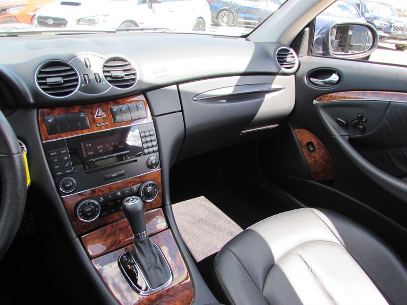 Used 2008 Mercedes-Benz CLK 350 Coupe image 19