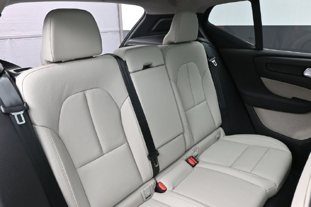 Used 2024 Volvo XC40 B5 Plus w/ Protection Package Premier AWD/4WD image 29