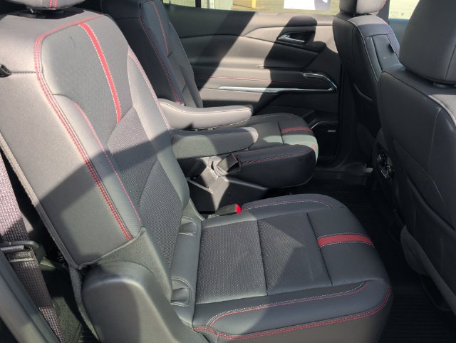 Used 2024 Chevrolet Traverse RS w/ LPO, Floor Liner Package AWD/4WD image 37