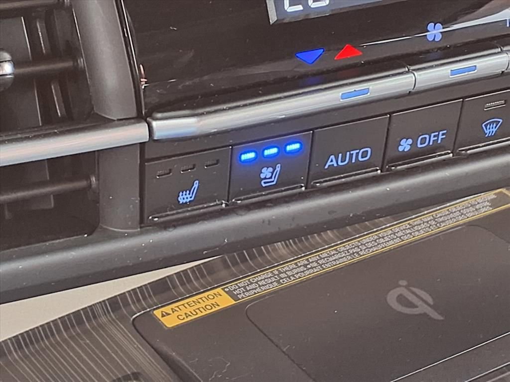 Used 2023 Toyota Sienna Platinum image 7