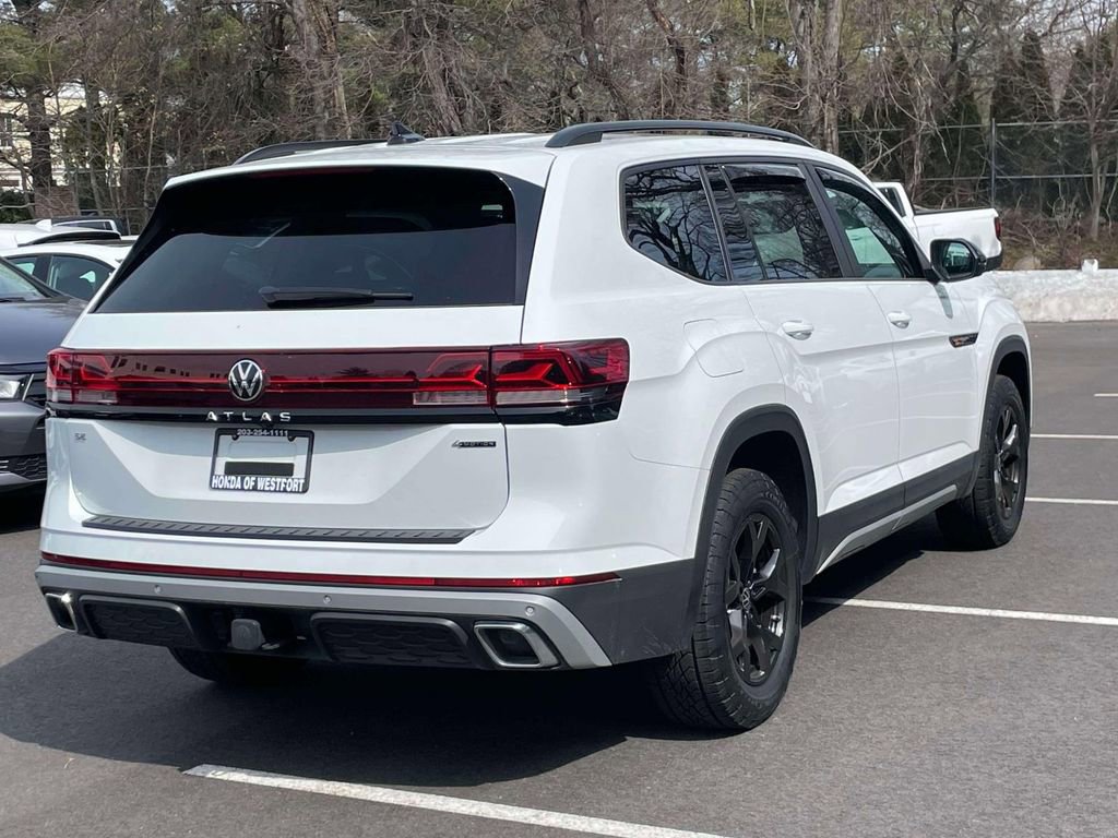 Used 2024 Volkswagen Atlas Peak Edition SE image 4