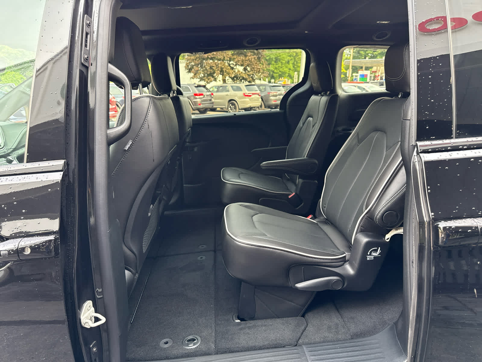 New 2027 Chrysler Pacifica Limited AWD/4WD image 17