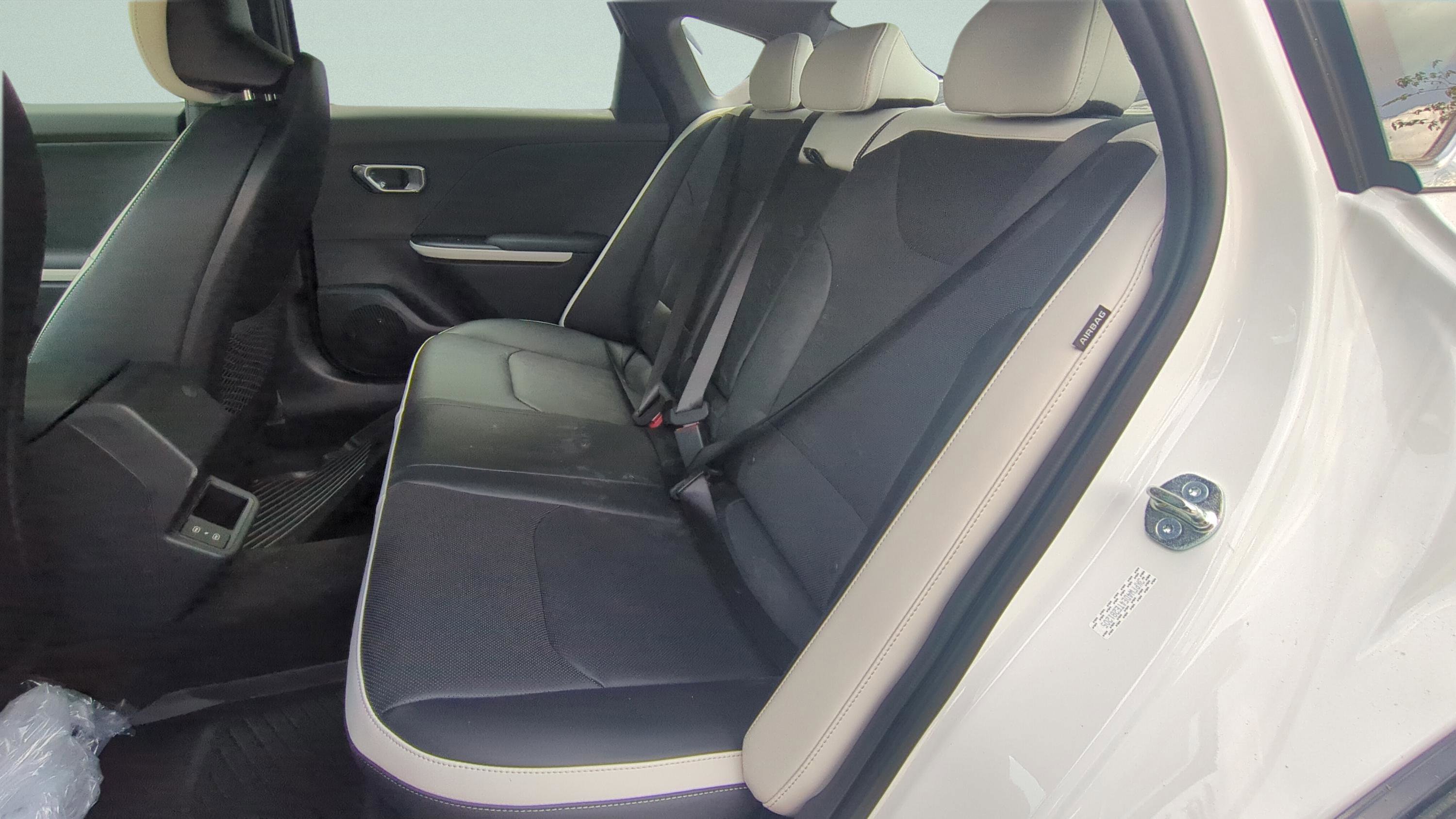 New 2026 Kia K4 GT-Line w/ GT-Line Premium Package FWD image 27