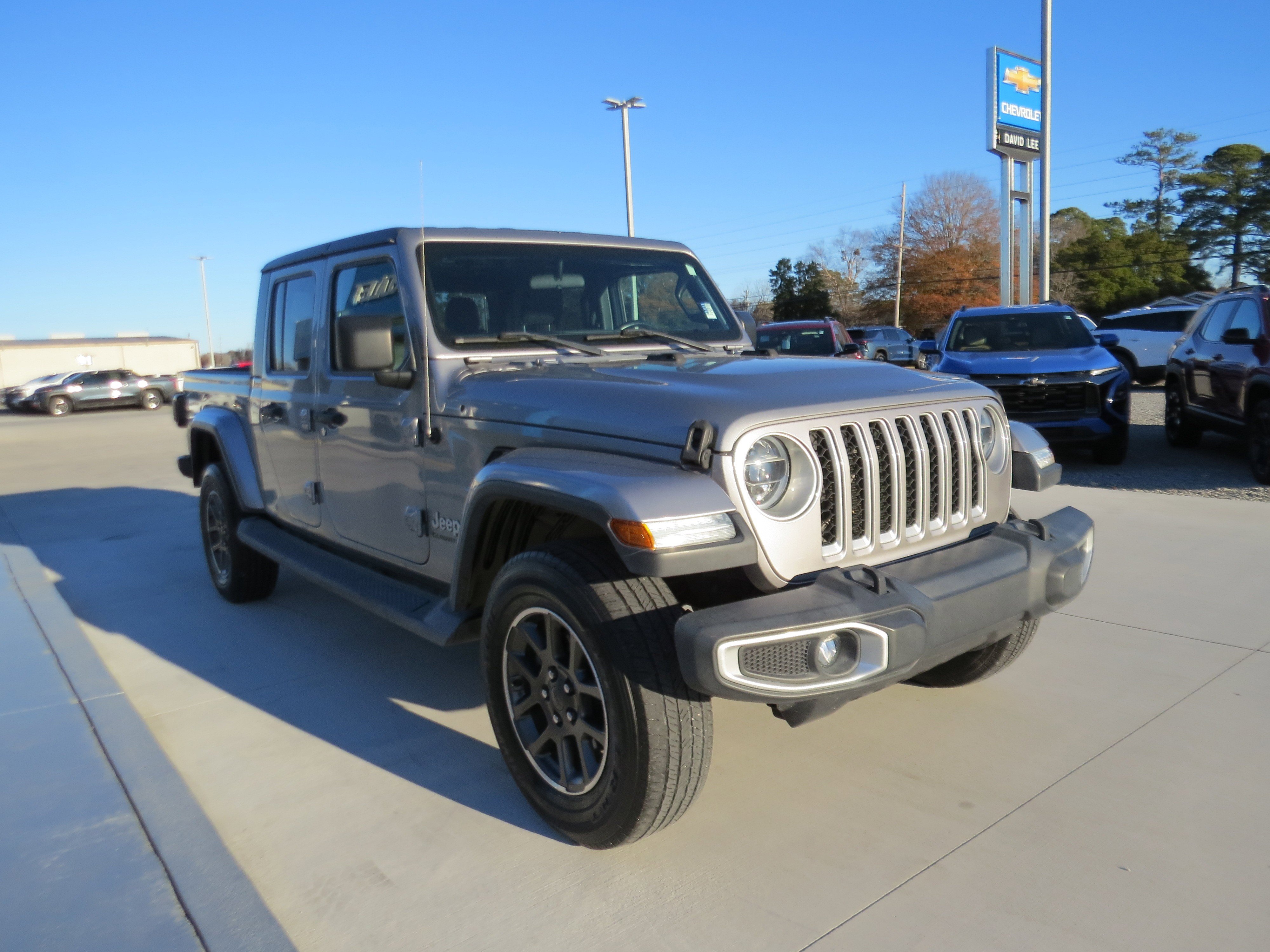 Used 2020 Jeep Gladiator Overland w/ LED Lighting Group image 7