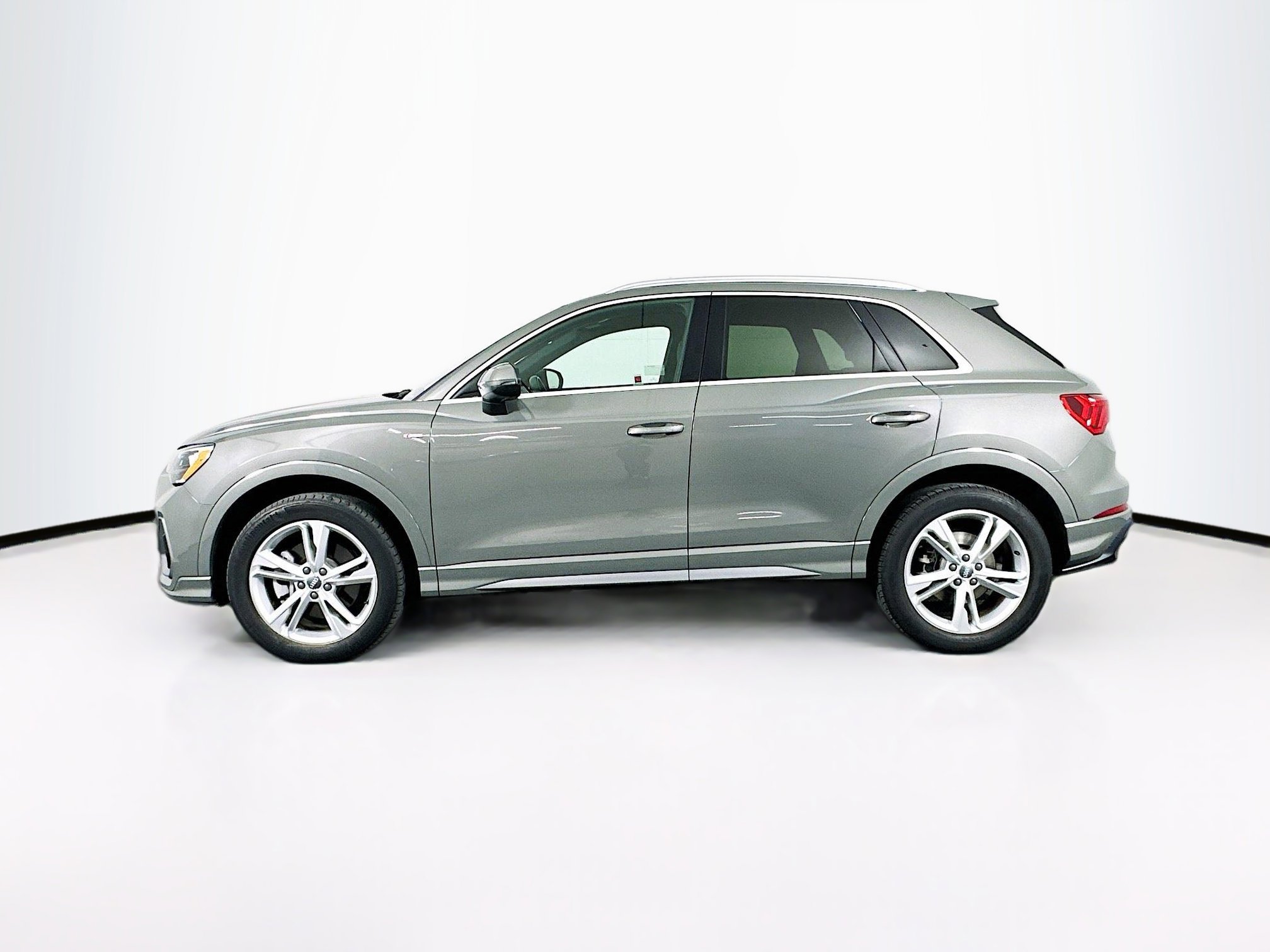 Used 2021 Audi Q3 2.0T Premium w/ Convenience Package image 4