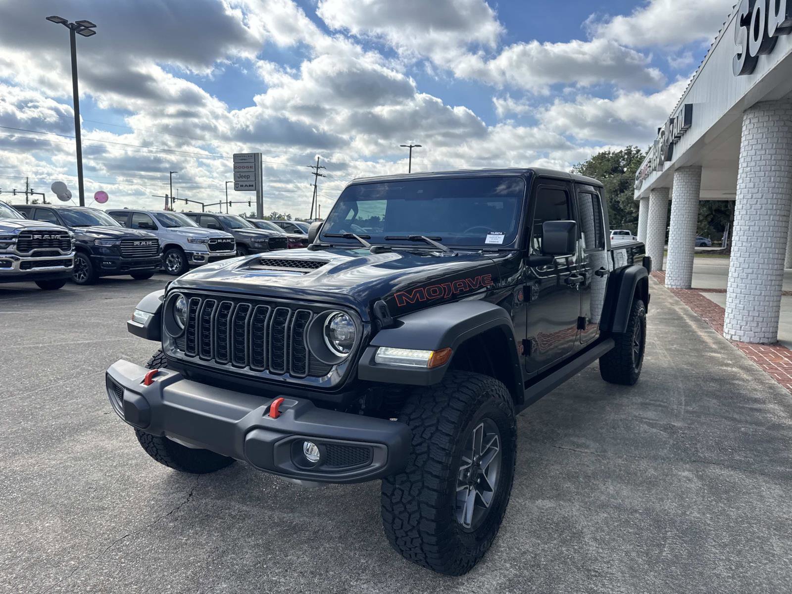 Used 2024 Jeep Gladiator Mojave w/ Convenience Group image 3